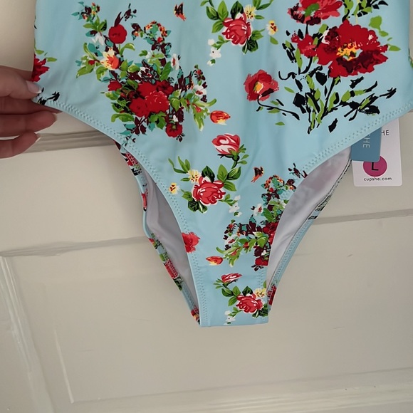 Never worn Cupshe one piece bathing suit. Size large. - Picture 3 of 5